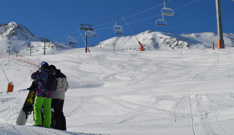 Snowboarders at the bottom of Pas de la Casa